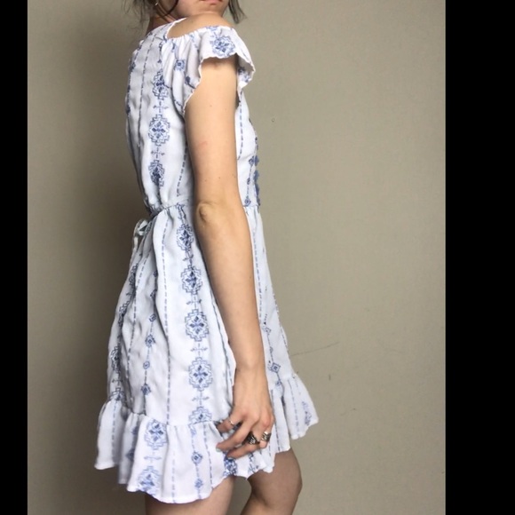 BLUE AND WHITE LACEY RUFFLE BABYDOLL DRESS - Picture 3 of 3